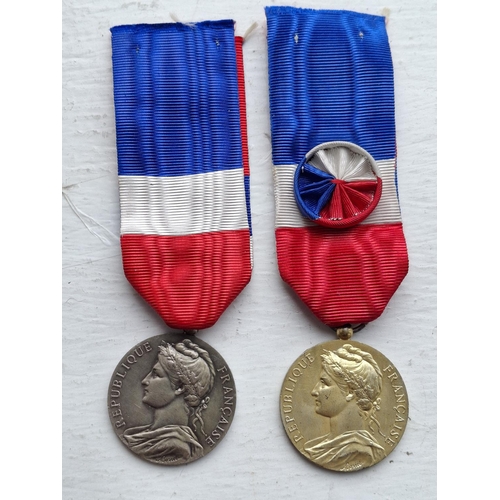 182 - Two  French Civilian medals 1959-67 awarded to a husband and wife couple (2)

Please note - males we... 