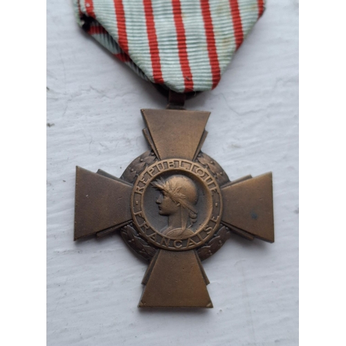 185 - France WWI combat medal