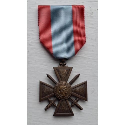 193 - France WWI Croix de Guerre - Theatre of Operations medal