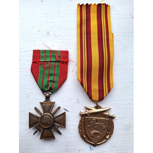 196 - Two France WWII Croix du Guerre medal together with a WWII Dunkirk medal (2)