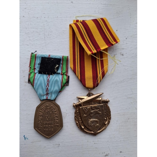 197 - Two France medals, a WWII Commemorative medal with FRANCE bar together with a Dunkirk medal (2)