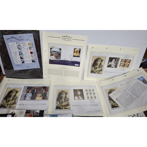 317 - Large quantity of British QEII stamp packs and sets, IOM complete booklets etc (Qty)