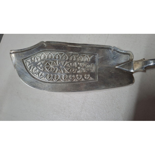 25 - Georgian Silver fish slice 

145g