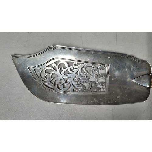 26 - Hallmarked, early Victorian silver fish slice

145g