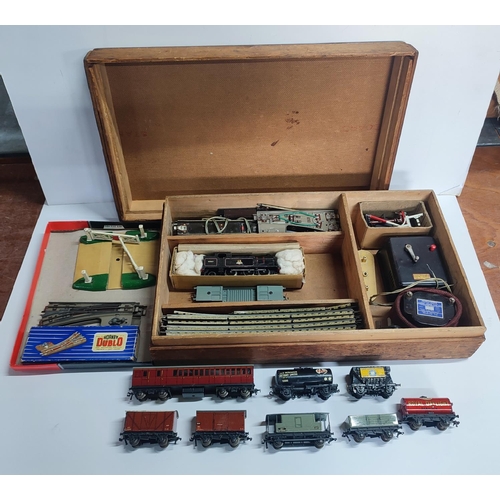 63 - Vintage Hornby Dublo-Meccano complete boxed 00 gauge train set and track etc