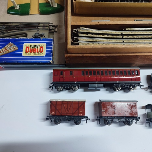 63 - Vintage Hornby Dublo-Meccano complete boxed 00 gauge train set and track etc