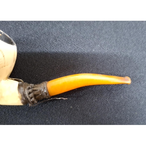 71 - Skulls head and amber smokers pipe