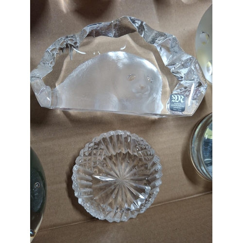 75 - Quantity of various good quality glass paper weights (Qty)