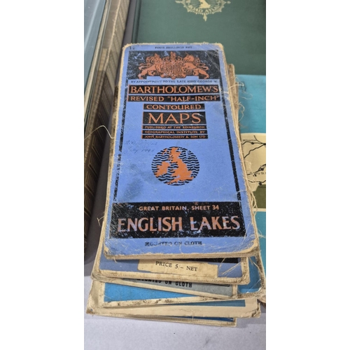 168 - Boxed, as new, vintage Readers Digest world atlas together with a quantity of 20thC road and town ma... 