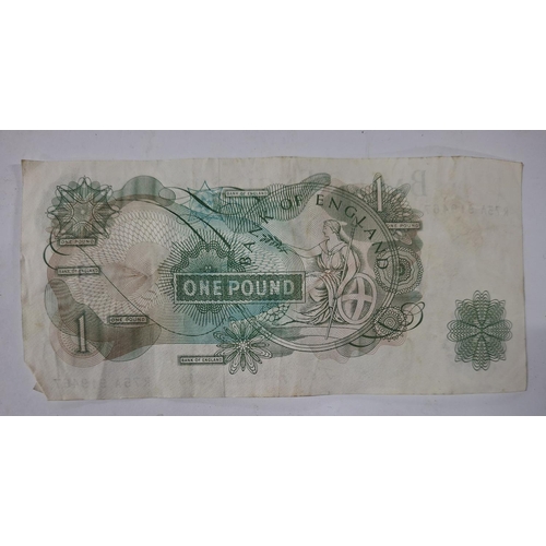 40 - Twelve GB QEII £1 bank notes, J S Fforde cashier (12)