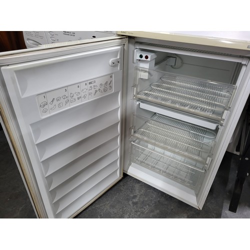 477 - Lec freezer