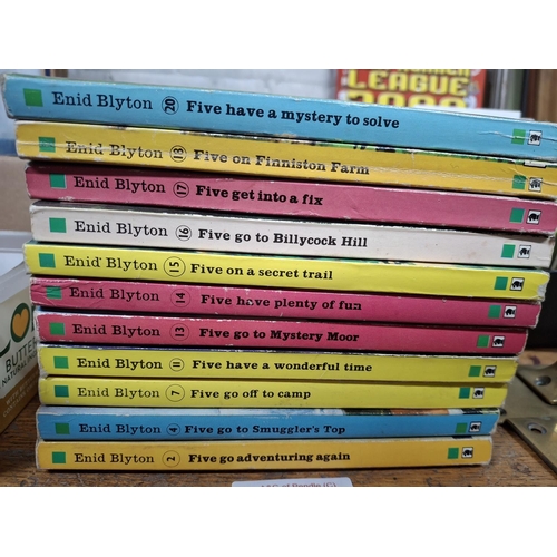 50 - Eleven Enid Blyton's famous five books circa 1974 produced by Knight books (11)