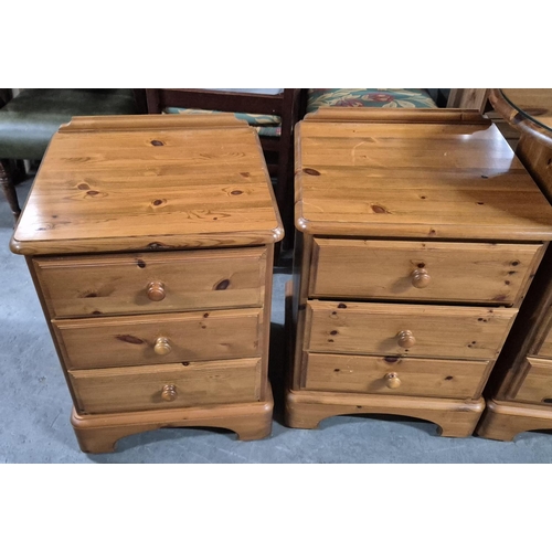 464 - Pine bedroom furniture set to comprise a pair of Pine bedside tables, a Pine set of drawers and a la... 