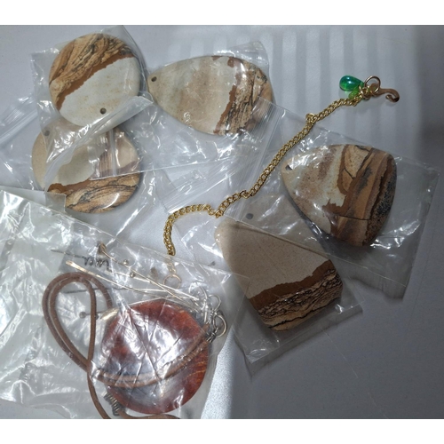 88 - Quantity of costume jewellery (Qty)