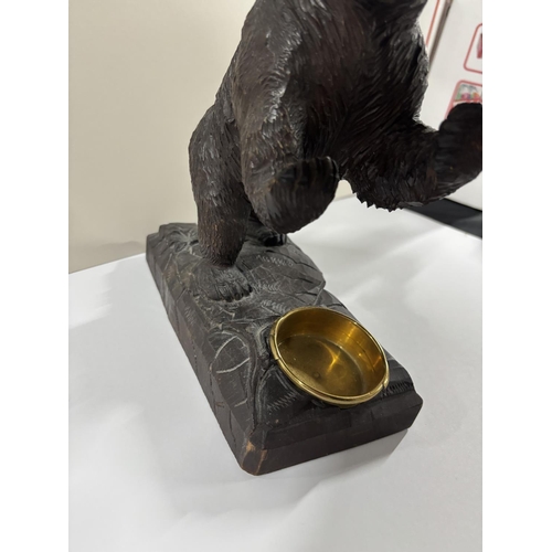 76 - Large, antique Black Forest Bear on its hind legs about a gilt metal bowl cut into the base,

28 cm ... 