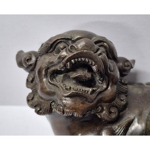 107 - Very finely cast pair of solid bronze temple dogs (2),

Each dog measures 8cm long x 7cm wide x 7cm ... 