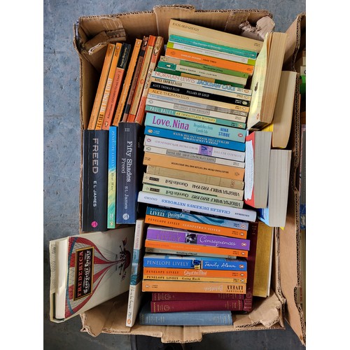 366 - Collection of various penguin books along with some 19thc novels (Qty)