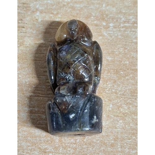 276 - 53ct Bi-colour Sapphire Eagle type bird Hindu God,

11.8 grams                          approx 24mm ... 