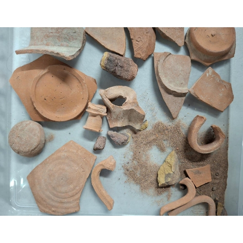 61 - Large quantity of Roman terracotta pottery pieces (Qty)