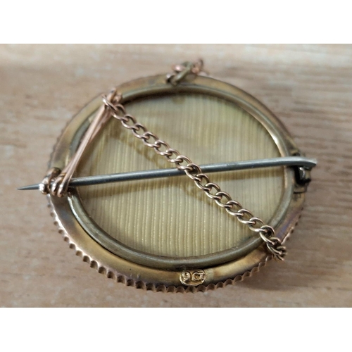 36 - Fine quality antique 9ct gold brooch with 8 small central round cut diamonds surrounding a slightly ... 