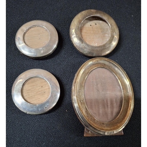 26 - Four small Edwardian free-standing oval and circular silver photo frames (4)