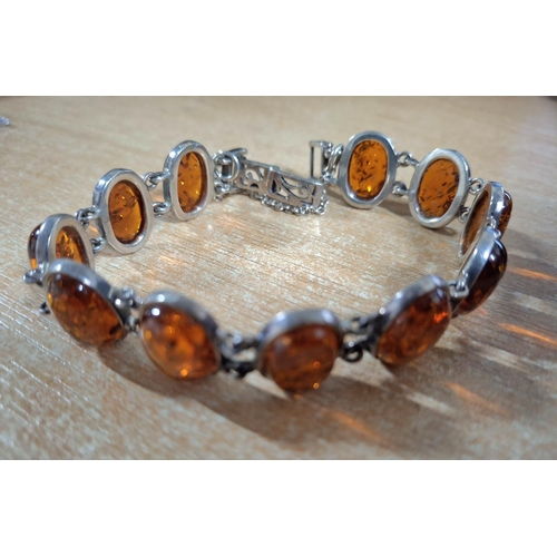 31 - Ladies 925 stamped silver bracelet with 11 Amber cabochons