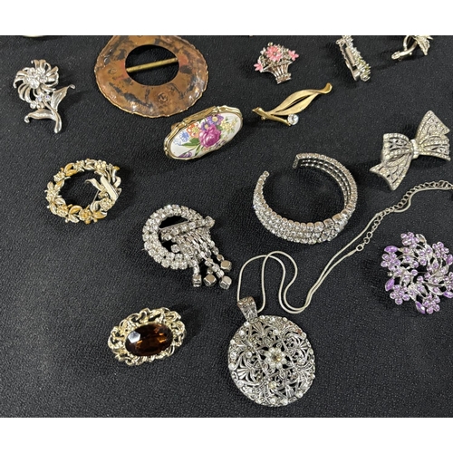 52 - collection of Brooches and Bangles