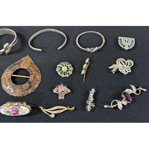 52 - collection of Brooches and Bangles