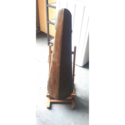 390 - Old wooden violin case together with a table-top easel (2)