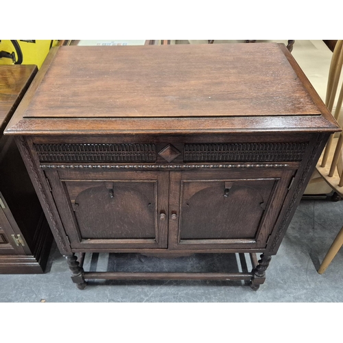 369 - Early/mid 20thC Academy cabinet record player with period records