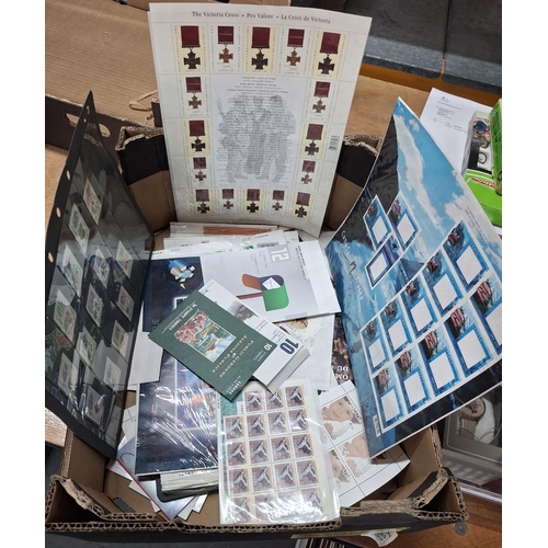167 - Quantity of mint Canada stamp sets etc (Qty)