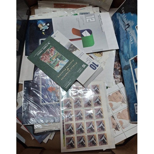 167 - Quantity of mint Canada stamp sets etc (Qty)