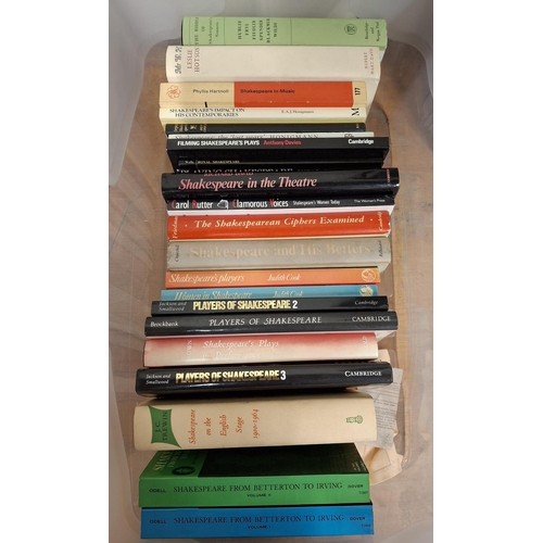 318 - Quantity of 20thC hardback books, all relating to Shakespeare (Qty)