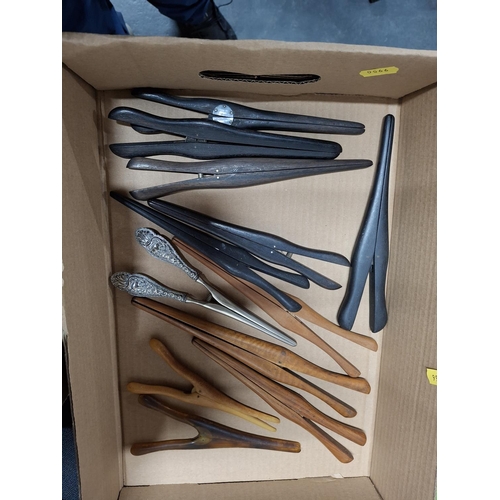 184 - Large quantity of Victorian glove stretchers (Qty)