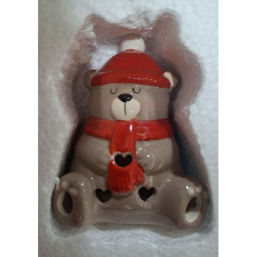 195 - Box of antique and vintage B & W and other ceramics etc (Qty)