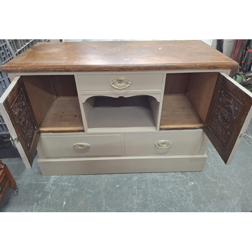 413 - Shabby chic useful small sideboard/TV stand with drawers
