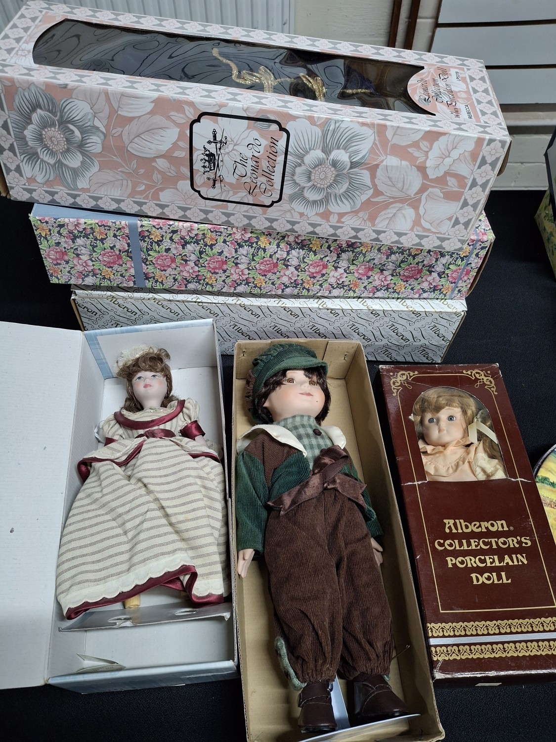Six various boxed collectable dolls (6)
