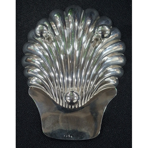 14 - London, hallmarked silver butter dish in the form of a shell, 

74.5 grams