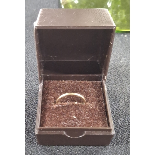 31 - Small ladies 9ct yellow gold wedding band, 1 gram