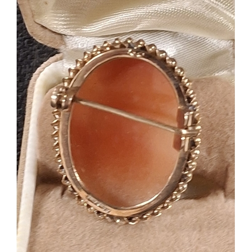 32 - Cameo of a young lady in profile in a 9ct gold setting, 5 grams gross