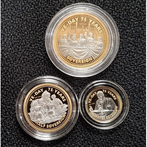 26 - Hattons of London, limited edition (2020 produced) set commemorating the 75th VE day anniversary gol... 
