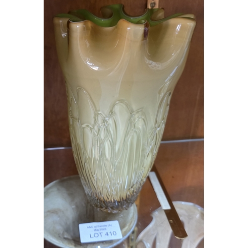 410 - Stunning hand-blown cream & brown handkerchief vase with lime interior and cane glass outer design, ... 