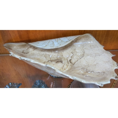 417 - Fine quality Jozefina Krosno/Murano art glass in the form of a conch shell, 42 x 24 x 14cm