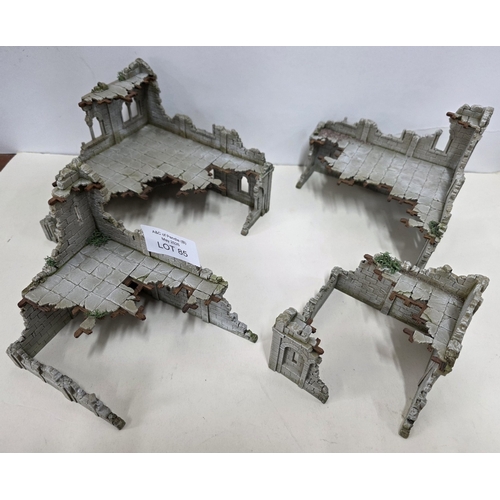 85 - Set of building aesthetics for The Lord of the Rings battle game, all made & hand-painted by Adrian ... 