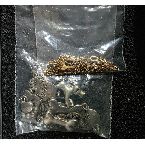 31 - Three costume necklaces (3)