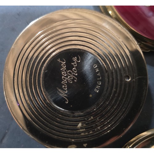 51 - Collection of fine quality compacts to include Stratton, Margaret Rose, Rachel etc. (Qty)