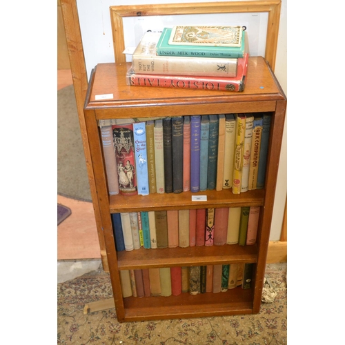 562 - Small three shelf bookcase. w44cm x d22cm x h76cm