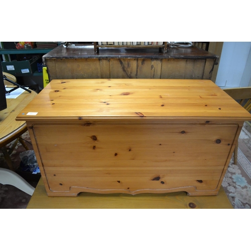 575 - Pine blanket box, w92cm x d45cm x h48cm