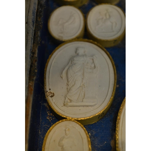 336 - Boxed Plaster Cameos/Medallions/Moulds Copies of 'Antique and Modern Sculptures'