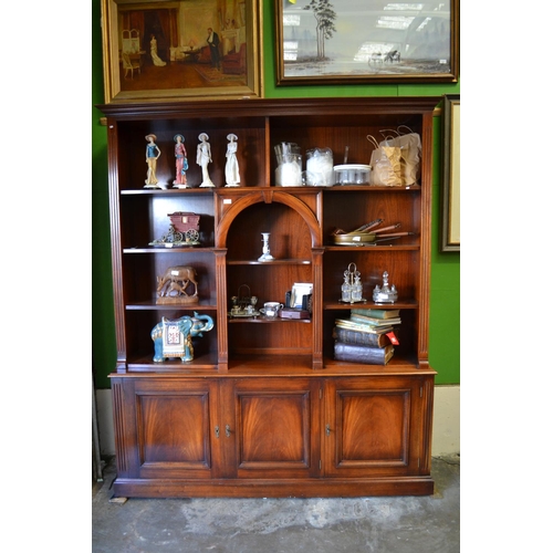 132 - Large Sideboard Display Unit (w167cm d39cm h200cm)